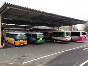 スクールバス車寄せ